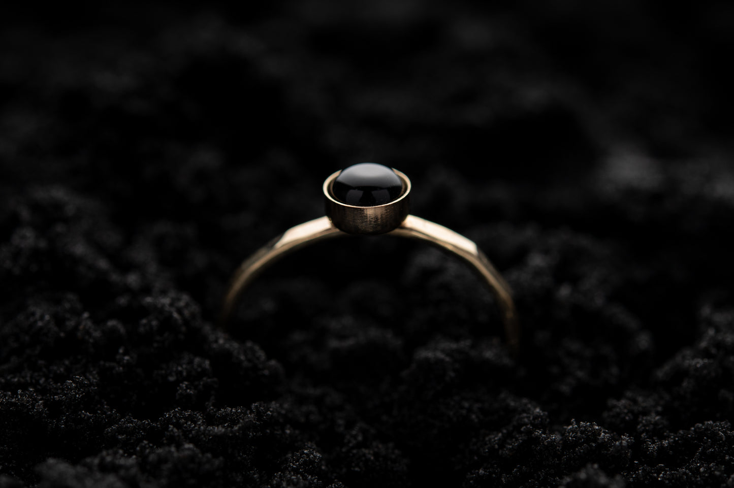 Onyx Spell Ring - Gold