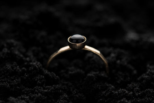 Onyx Spell Ring - Gold